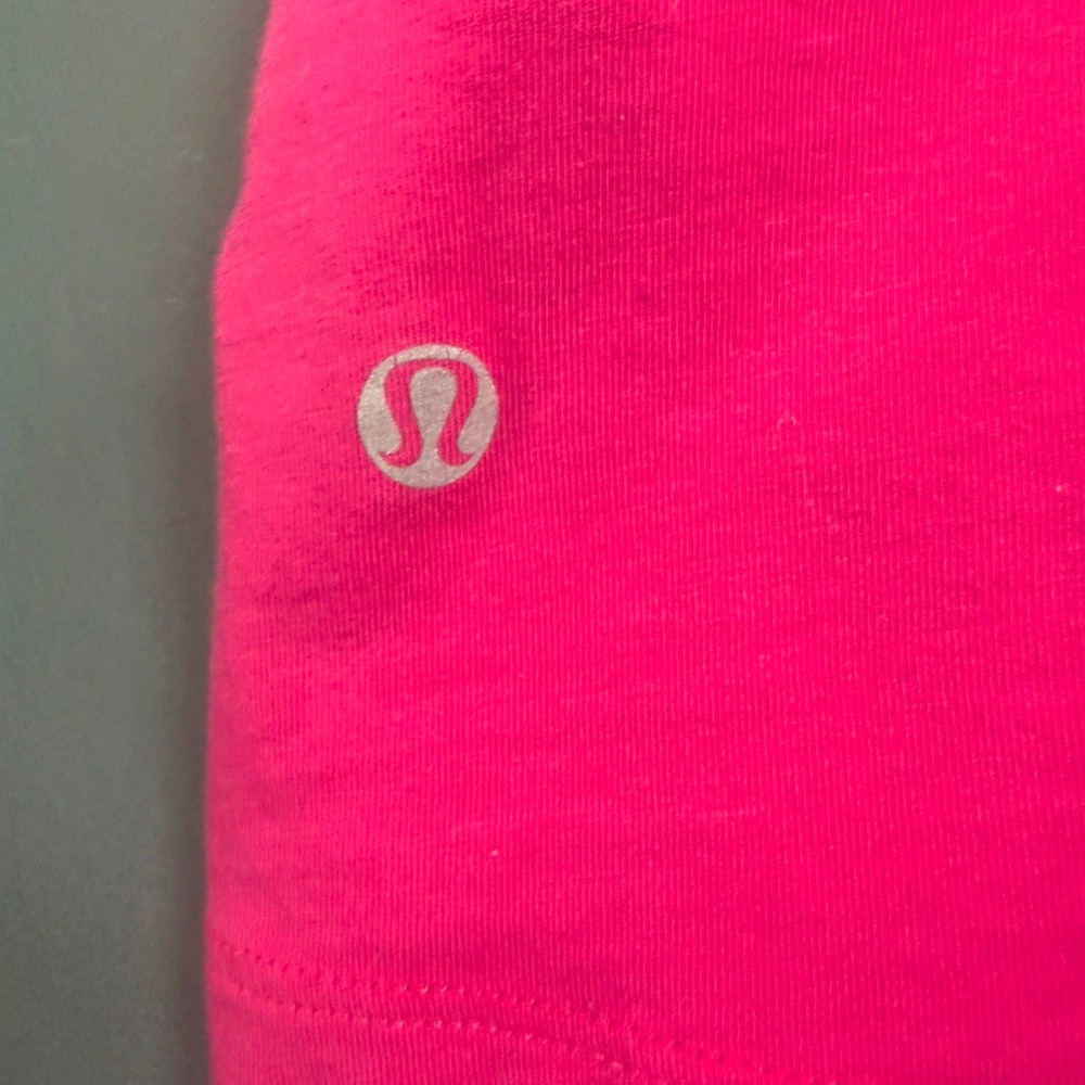 Lululemon Back In Action Tee Womens Size 4 Hot Pink Short Sleeve Pocket Top - Picture 3 of 4